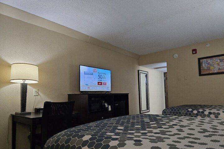Econo Lodge Inn & Suites Mason City - Clear Lake