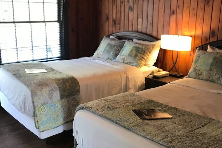 The Riverside Lodge at Chimney Rock