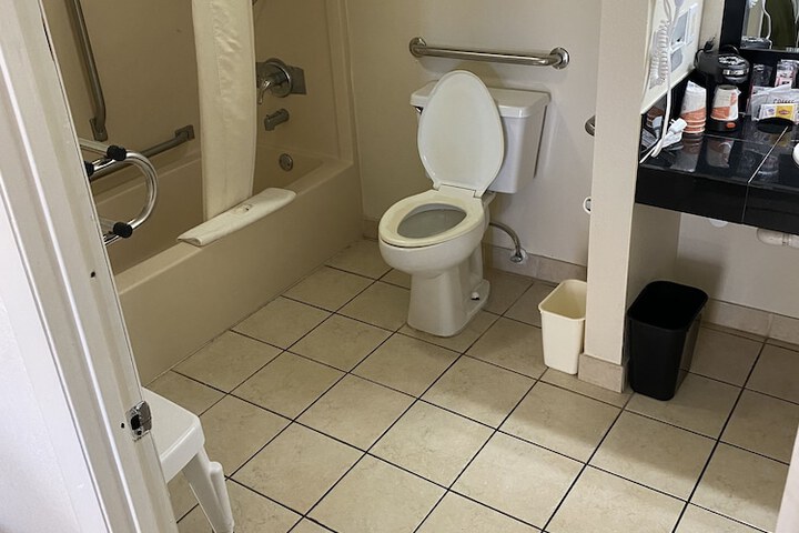 Room 15 of 24
