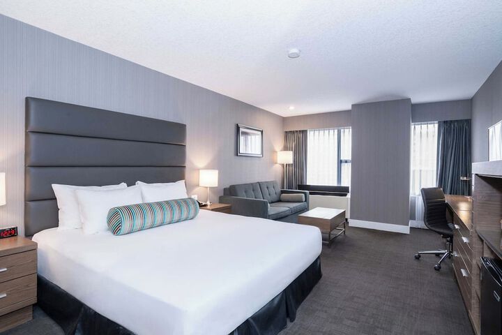 Sandman Signature Calgary Downtown Hotel