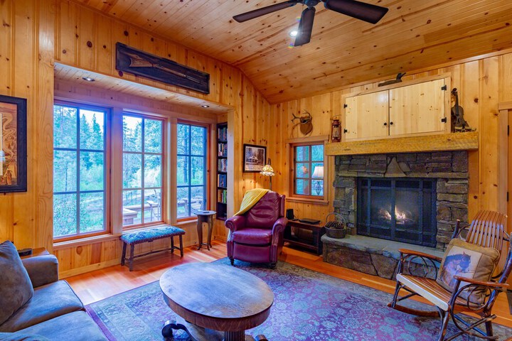 Lake Creek Lodge