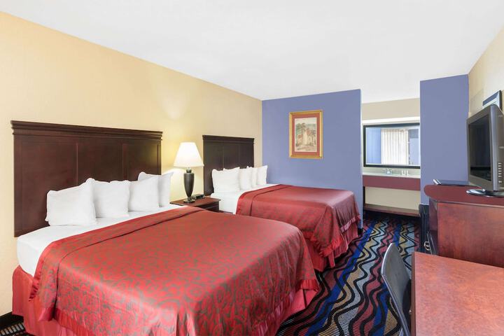 Room 7 of 16