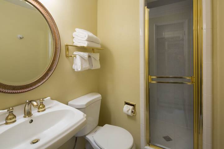 Room 15 of 23