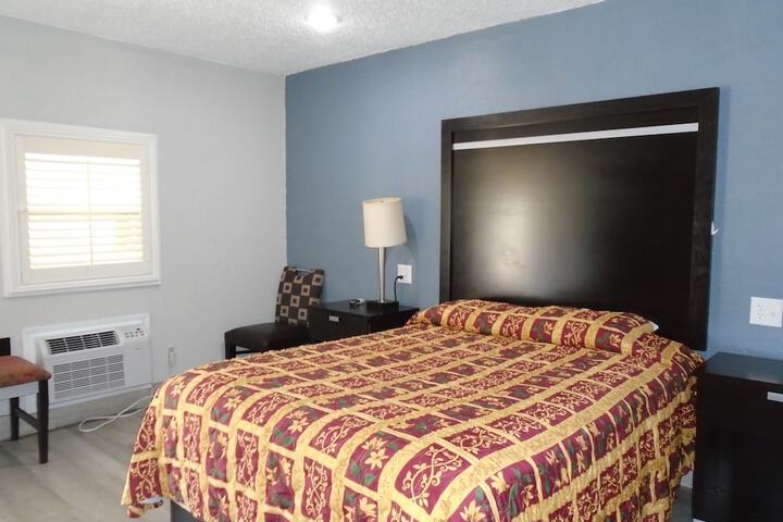Town House Motel