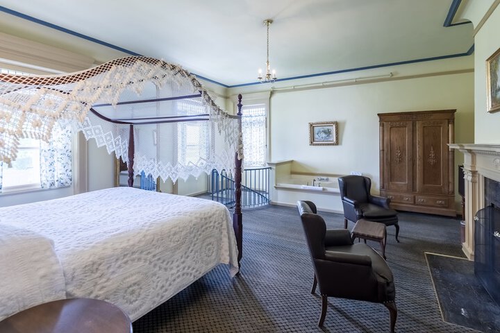 White Springs Manor a Belhurst Property