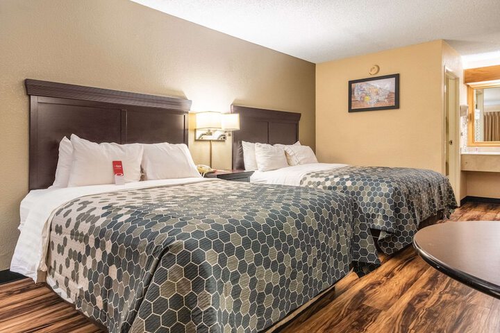 Econo Lodge Hillsboro I-35