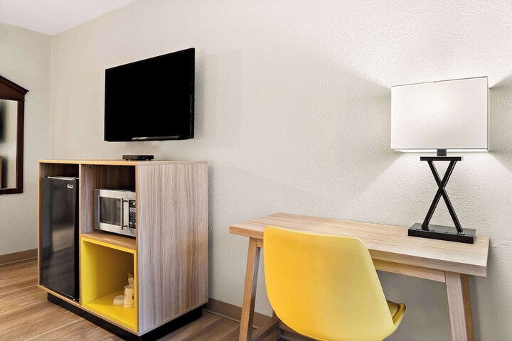 Room 13 of 38
