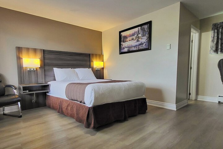 Room 11 of 28