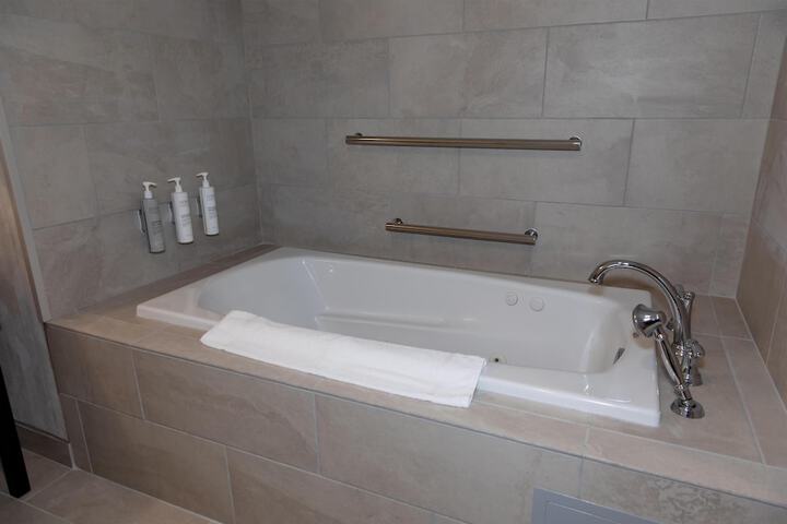 Hampton Inn & Suites Jennings