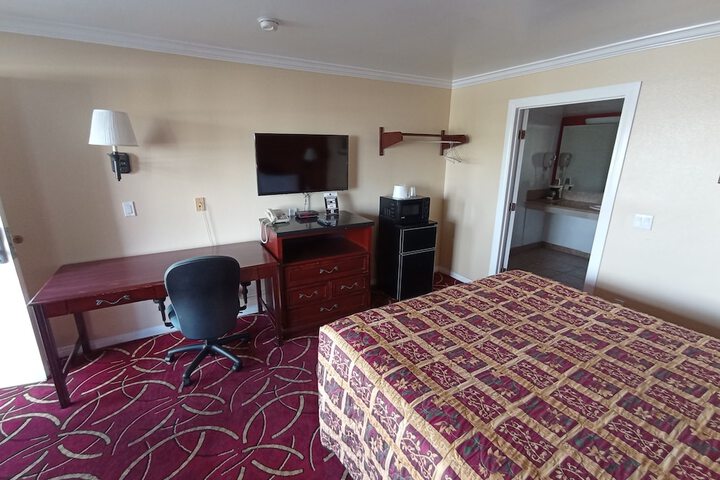Room 6 of 6