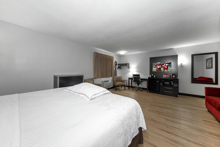 Red Roof Inn PLUS+ Huntsville