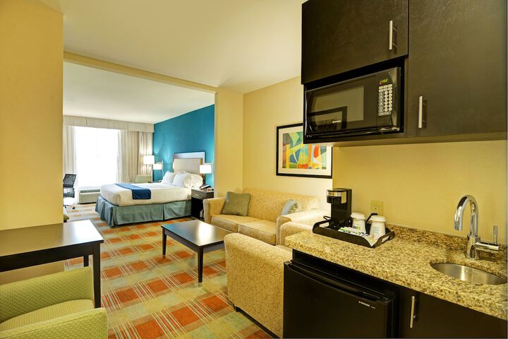 Room 15 of 36