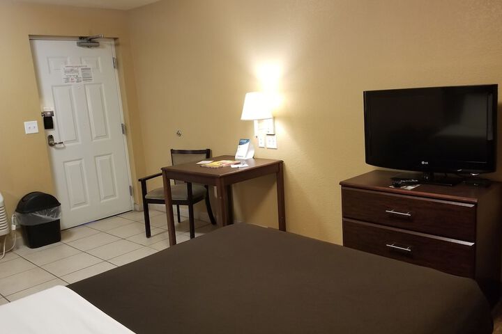 Room 42 of 59