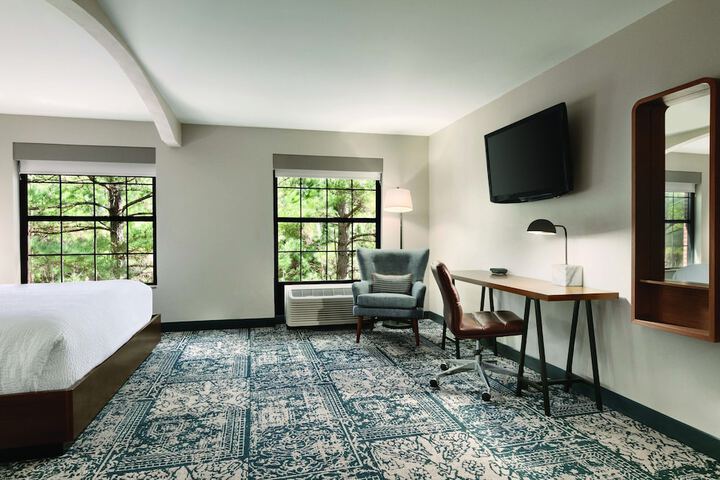 Room 10 of 33