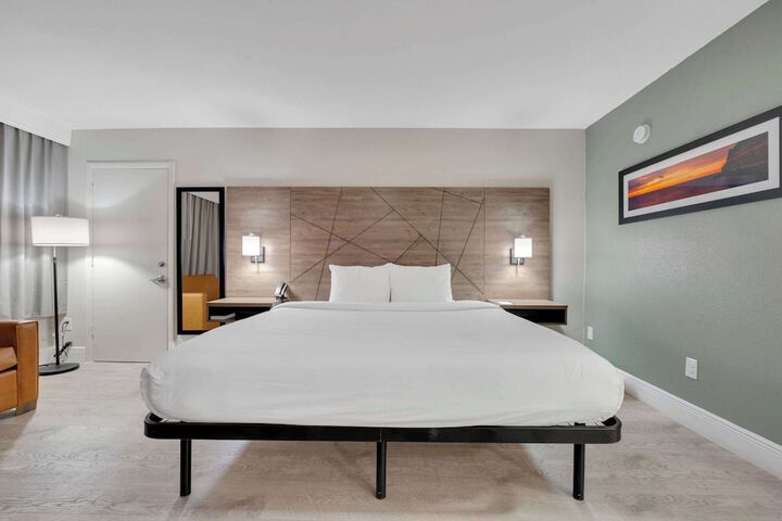 Room 51 of 77