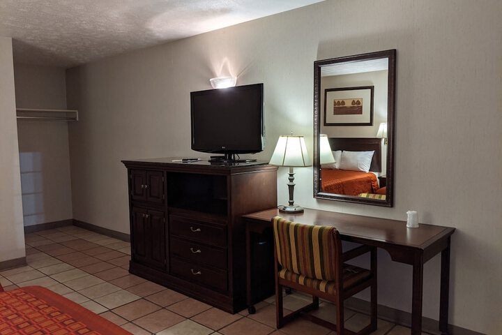Room 5 of 17