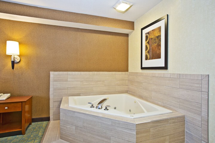 Room 8 of 36