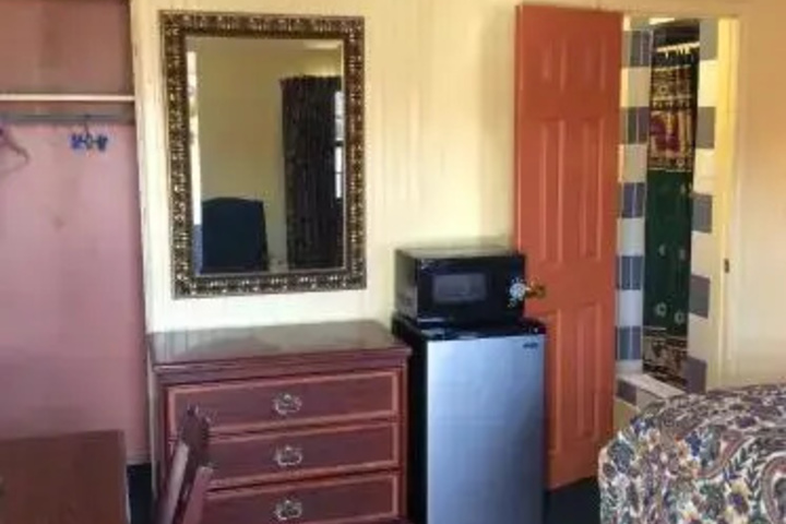 GREENLAWN MOTEL