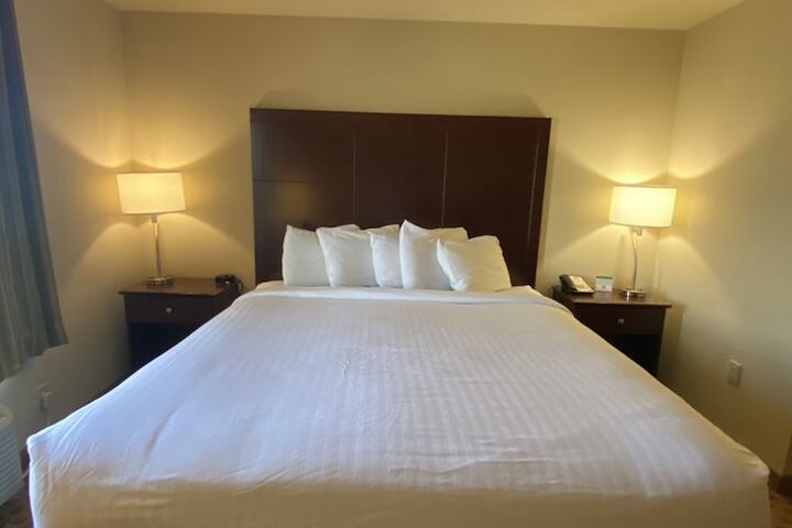 Room 32 of 60