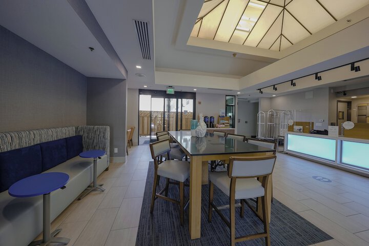 Holiday Inn Express & Suites Santa Clara-Silicon Valley by IHG