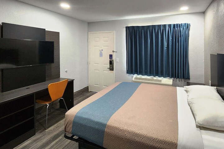 Room 16 of 31
