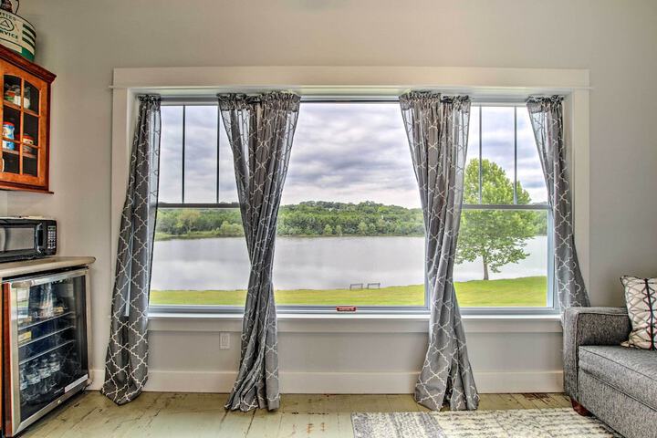Lakefront Studio Guest Home on Hermann Wine Trail!