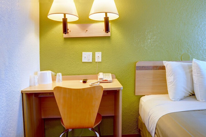 Room 15 of 27
