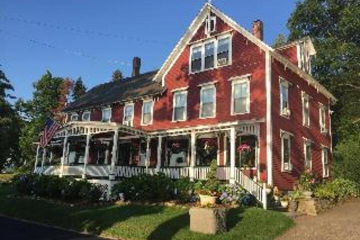 The Lake House at Ferry Point