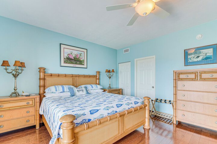 Steps to Beach: Waterfront Cedar Key Home!