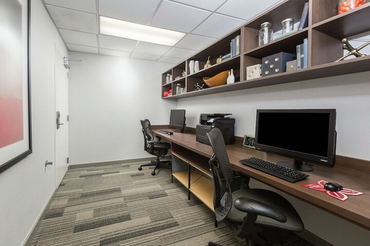 Business Center 32 of 32