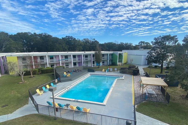 Pool 4 of 28
