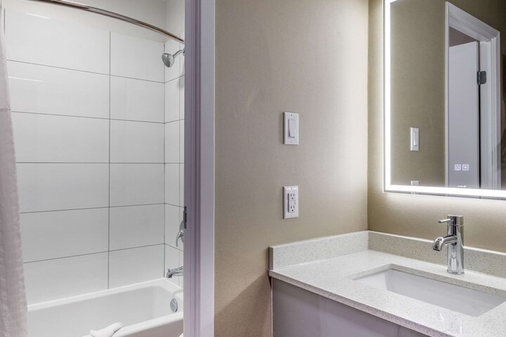 Room 14 of 28