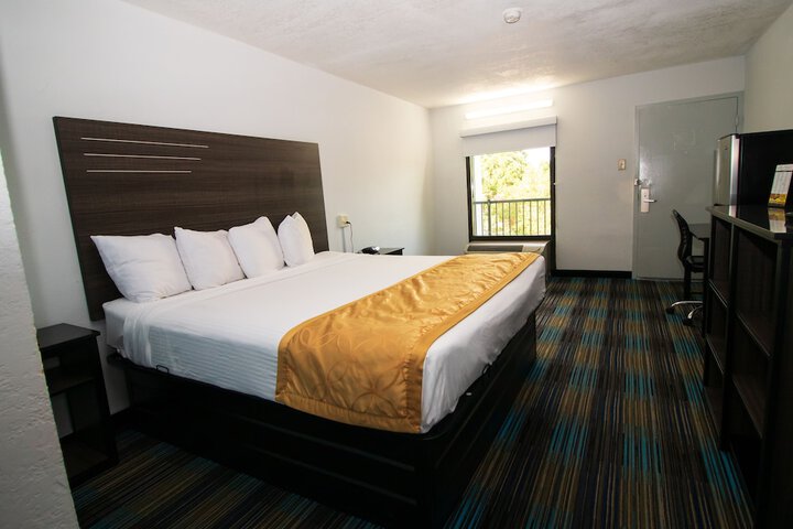 Room 15 of 32
