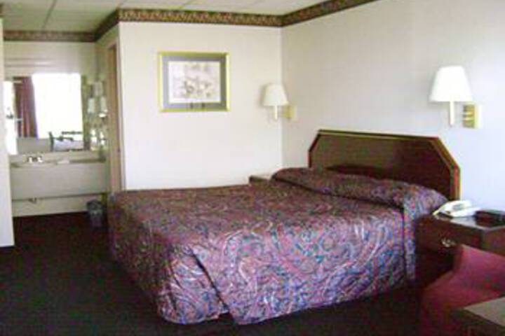 Relax Inn & Suites