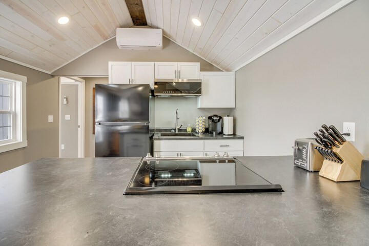 Pet-friendly Cabin w / Lake Access & Patio in Dent