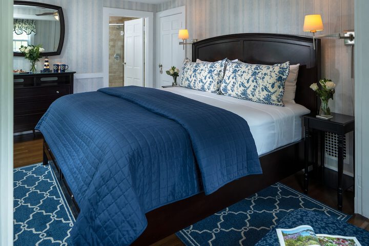 Old Harbor Inn