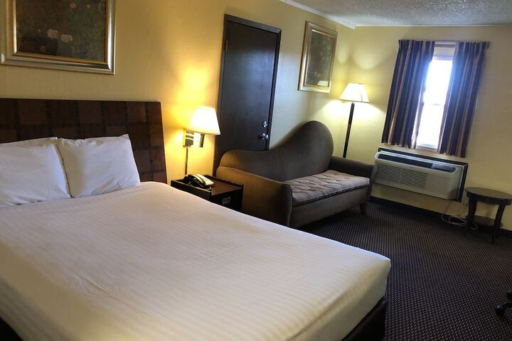 Room 12 of 33