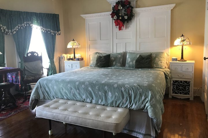 Room 10 of 24