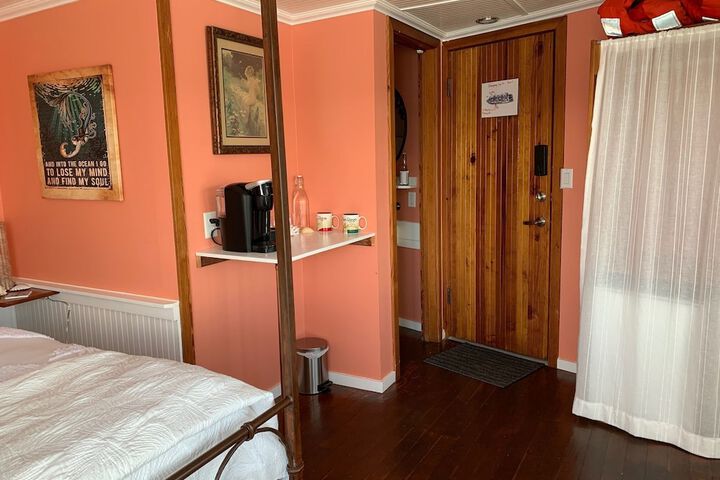 Room 36 of 83