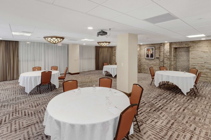 Hilton Garden Inn Milwaukee Downtown