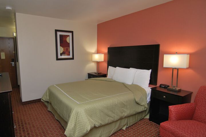 AmericInn by Wyndham Johnston Des Moines