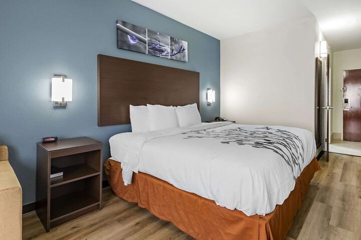 Room 21 of 35