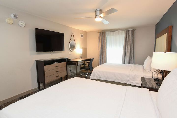 Room 50 of 76