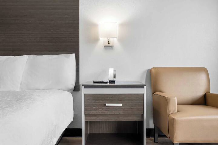 Room 7 of 13