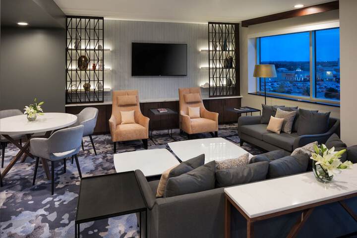 Lounge 97 of 135