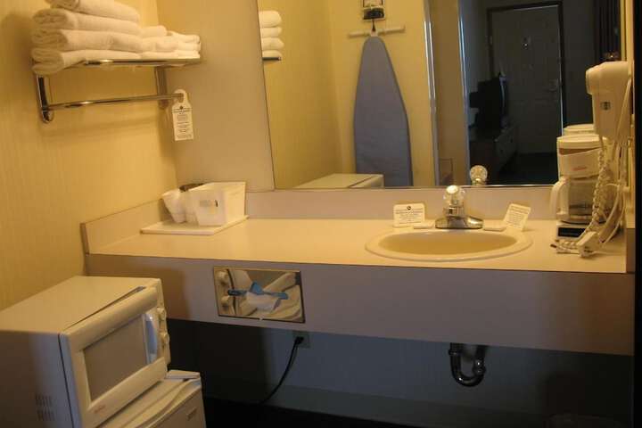 Room 33 of 43