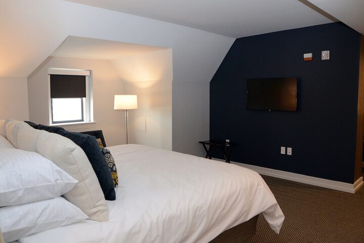 Room 15 of 35