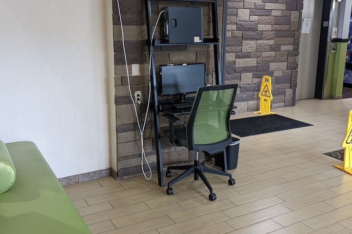 Business Center 76 of 77