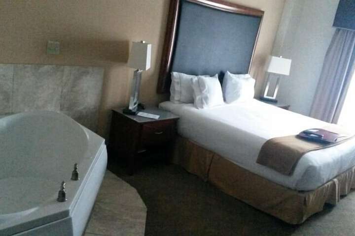 Holiday Inn Express & Suites Lufkin South by IHG