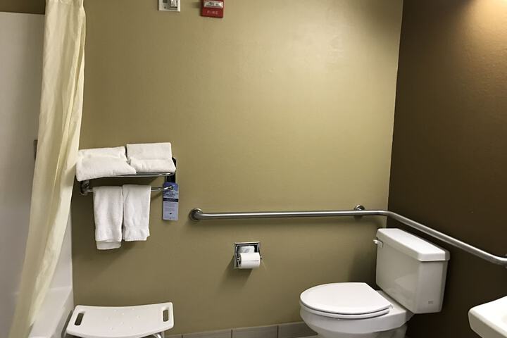 Room 13 of 34